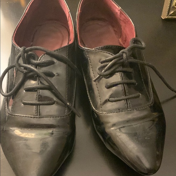patent faux leather lace up pointed toe oxfords - Picture 2 of 7